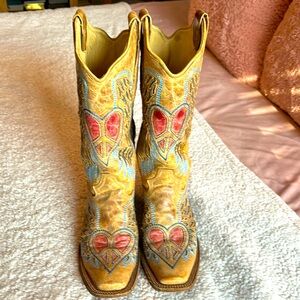 Women’s Corral Vintage square toe boots❤️🤍 🪽